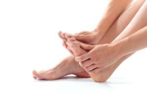 Flattened arch illustrating the causes of flat feet.